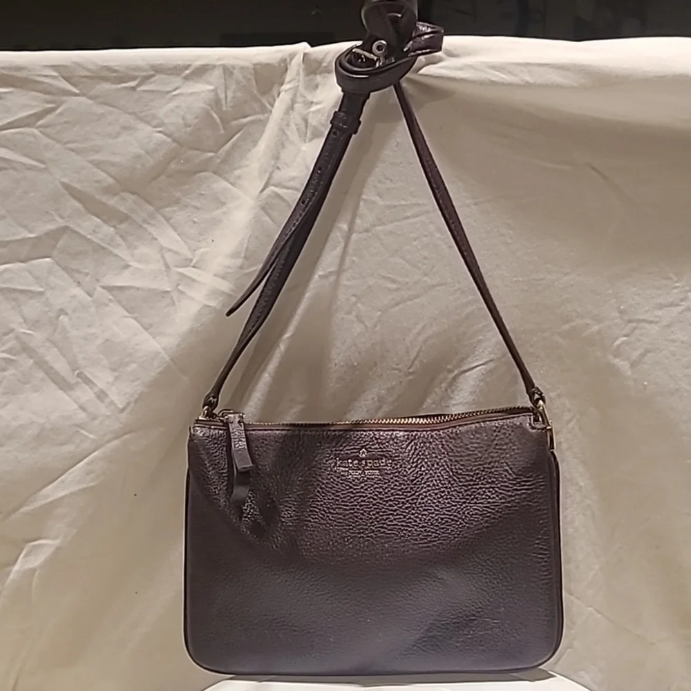 Kate Spade Jackson Leather Triple Gusset Crossbody & adj Strap. In GUC. (#1141)